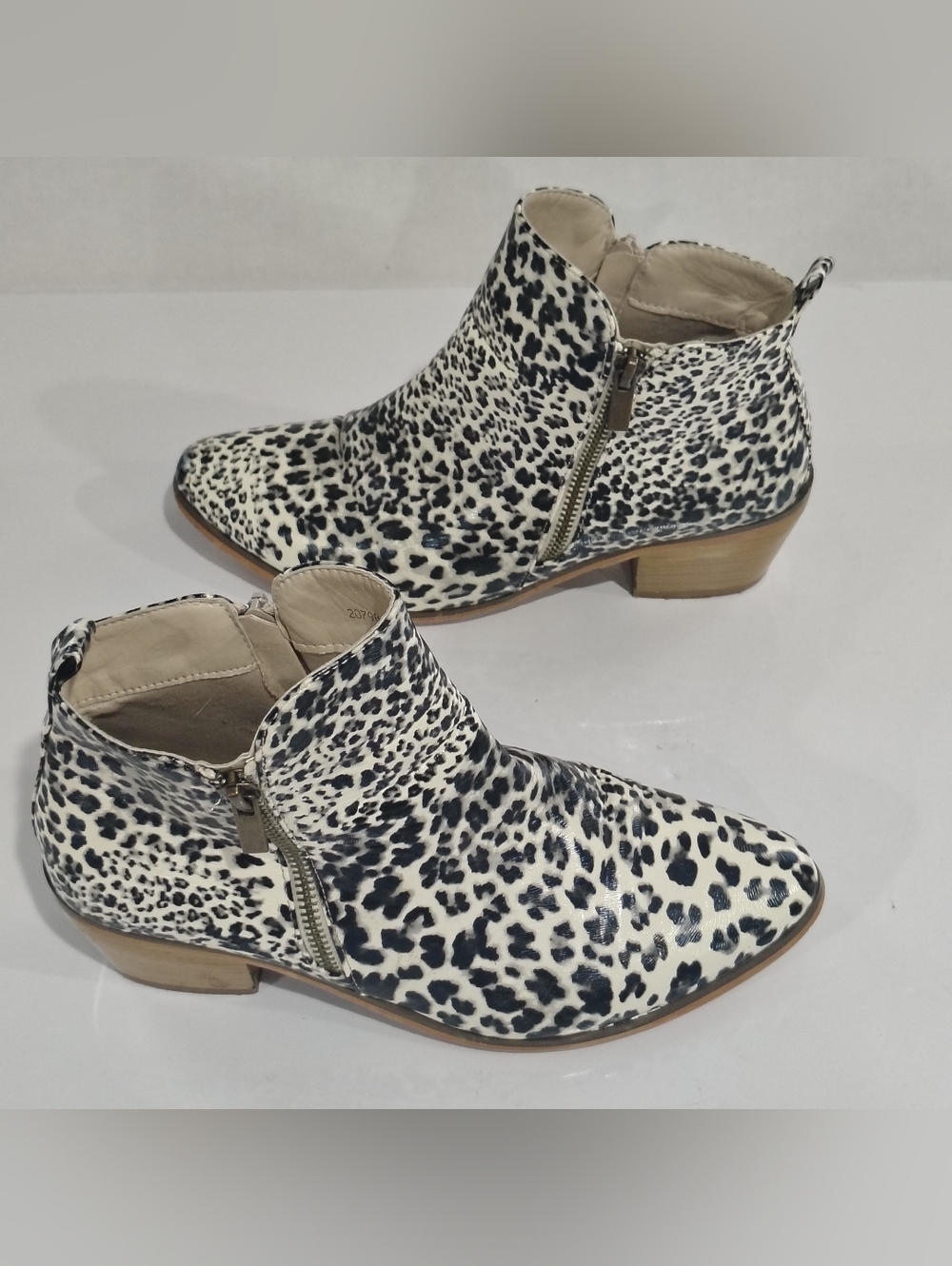 JG Women's Leopard Print Ankle Booties - Black & White Size 8